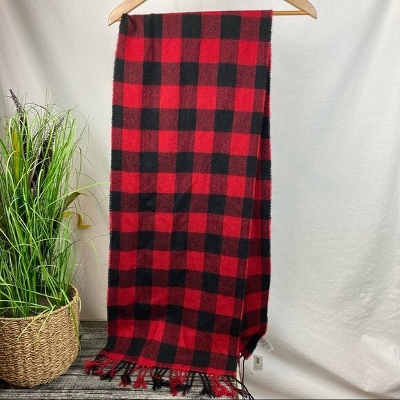 Old Navy Black & Red Plaid Soft Rectangular Scarve Scarf OS New - Picture 3 of 4